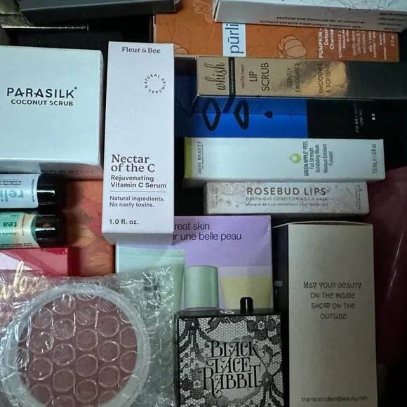 🔥💋 NWT MAKEUP/SKINCARE/HAIR BUNDLE: EVERYTHING IN BOX!!! 💄🔥 - Picture 5 of 10